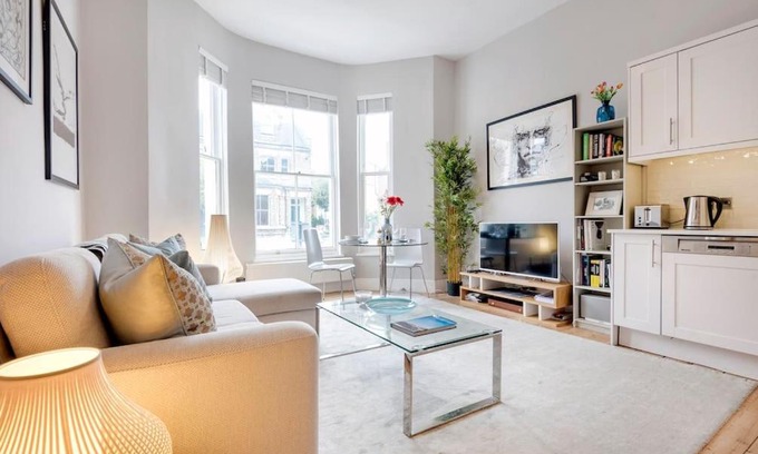 Wandsworth Apartment | Contemporary Clapham Living
