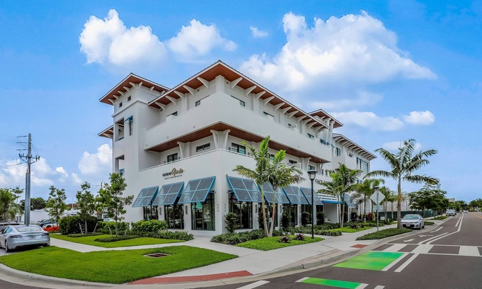 Old Naples Condo | Contemporary condo with EV charger, central AC, & W/D - snowbird-friendly