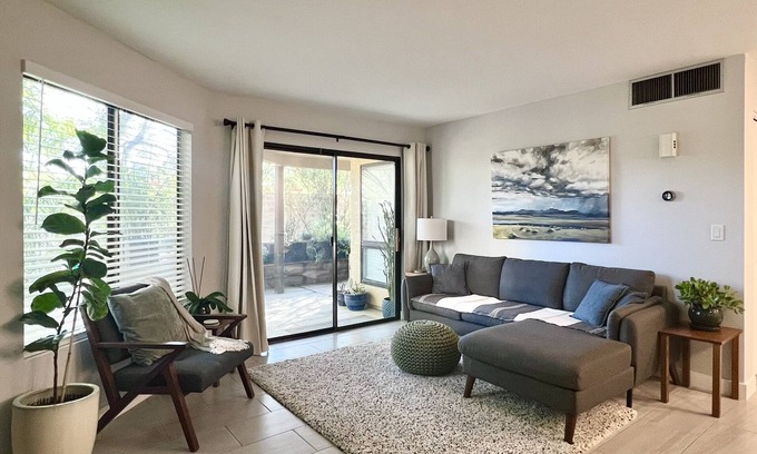 Tucson Condo | Contemporary Condo with Private Garden Patio and Pool Access