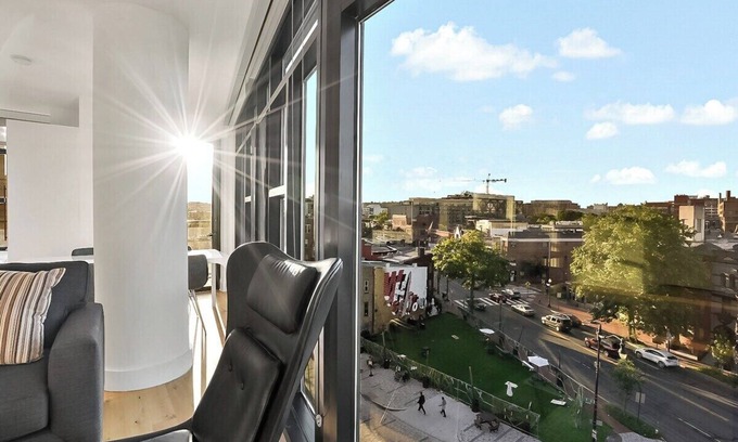 Le Droit Park Bed & Breakfast | Contemporary | Downtown | Views | Luxury