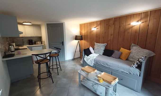 Saint-Pierre-Roche Apartment | Contemporary country studio with access to garden. Ideal for 2 people