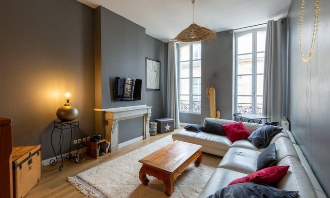 Bordeaux Golden Triangle Apartment | Contemporary Furnished Duplex With 3 Bedrooms Near All Amenities