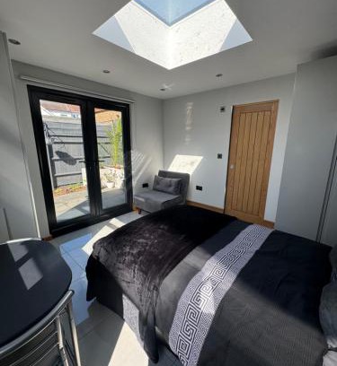 Hove Apartment | Contemporary garden studio in Brighton!