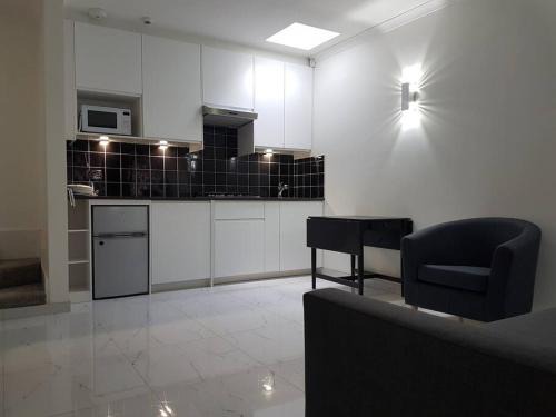 Hillingdon Apartment | Contemporary ground flr maisonette- Entire place