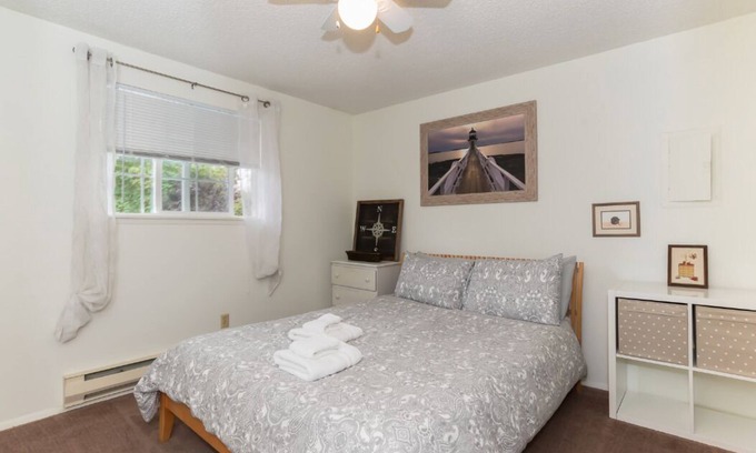Kent Apartment | Contemporary, marine 2bd/1ba Apartment C in Kent