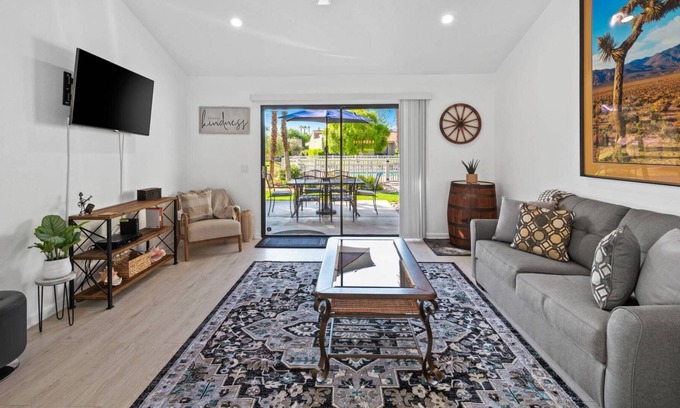 Palm Desert Condo | Contemporary Palm Desert Getaway | Community Pool, BBQ, Golf & More | Palm Desert Oasis