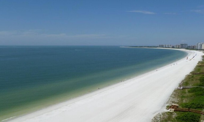Marco Island Condo | Contemporary Retreat Across from the Beach!