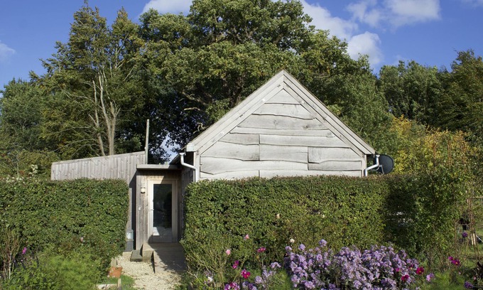 Chipping Norton Cabin | Contemporary rural cabin in the Cotswolds