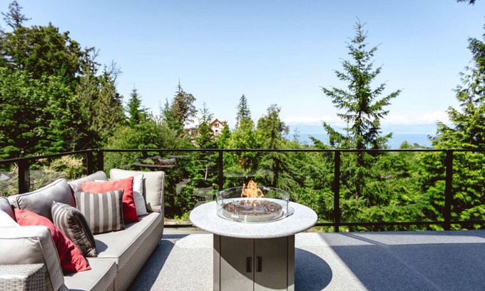 Regional District of Nanaimo House | Contemporary Studio with Panoramic Ocean Views