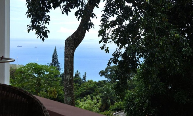 Zig Zag Ward Apartment | Contemporary studio with sea view in Mahé, 56m² + terrace