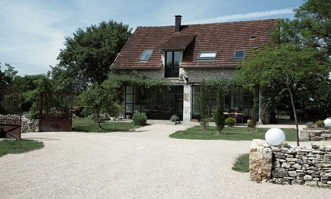 Miers House | Contemporary style house and regional 1km from the Gulf of Padirac