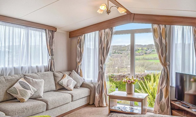 Dolgellau House | Contemporary, stylish caravan with one double and one twin.