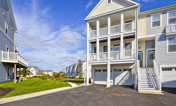West Ocean City House | Contemporary townhome with 21-foot dock, 4 decks, WiFi, AC & shared pool