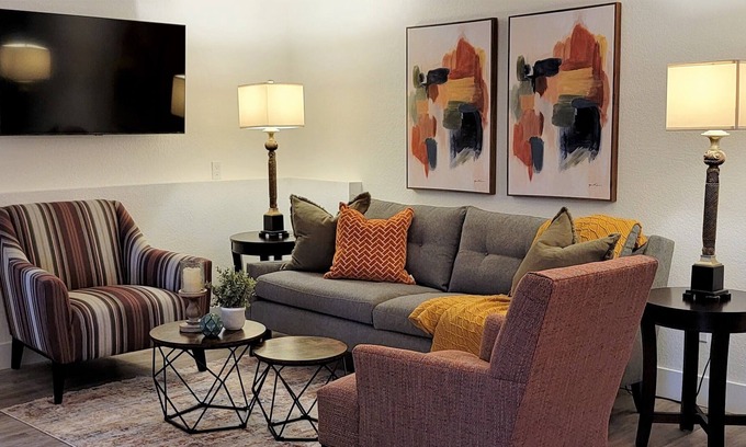 Sudden Valley House | Contemporary Two Bedroom Suite. Walk to Lake Beaches & Trails! Mountain Biking!