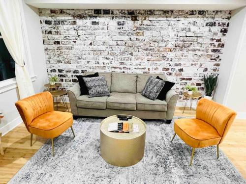 Northeast House | Contemporary Upscale 3BDR Home at Popular H Street Corridor Parking Included Free Cancellation