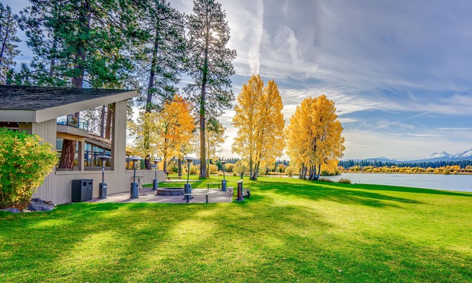Black Butte Ranch Condo | Contemporary studio with patio, heated pools, hot tub, tennis & full-service spa