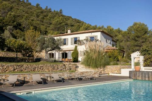 Sollies-Toucas House | Contemporary Villa With Pool In Provence