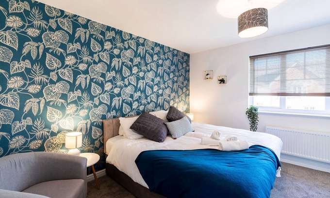Hull House | Contractor*Leisure*Comfy King Bed*Free Parking