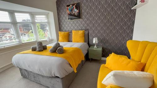 Manchester Apartment | Contractor Stays, Fast WiFi, Free Parking, Work