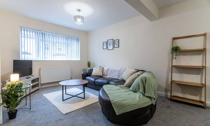 Swindon House | Contractors*Long Stays Discounts*Wyvern