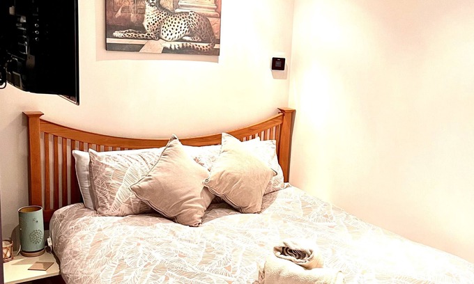 Bletchley Apartment | Contractors Luxurious Cozy Studio Apartment in MK