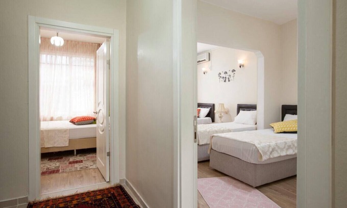 Emin Sinan Apartment | Convenient 3-Bedroom flat for 10, Near Blue Mosque, AC & WiFi
