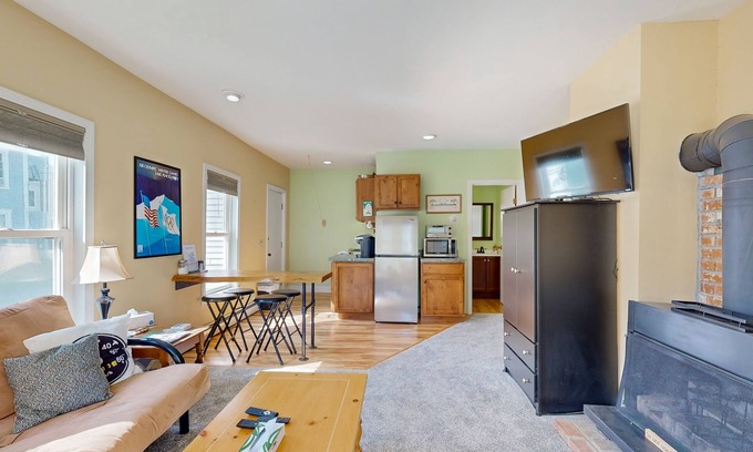 Proctorsville Condo | Convenient 3BR condo, close to Okemo, wifi, TV, village dining & walking