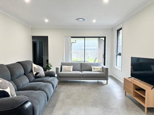 Gregory Hills House | Convenient and Peaceful 4BR New House in Gregory Hills