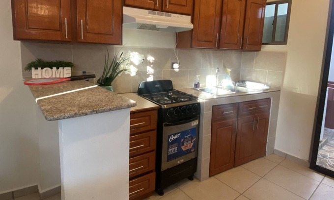 El Palmar House | Convenient and spacious privet property 2 b 2 bth. Near the mall.
