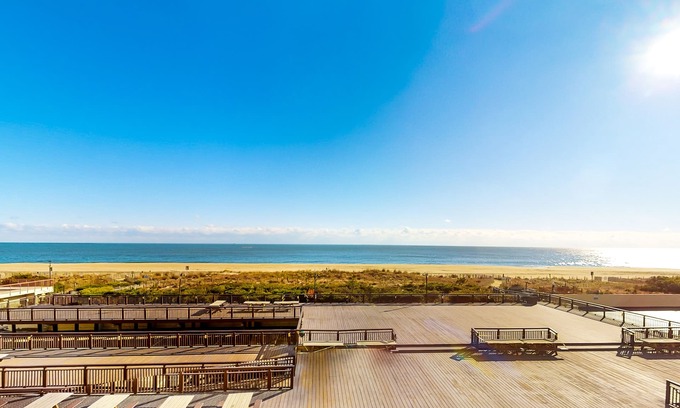 North Ocean City Condo | Convenient beachfront condo with balcony & views