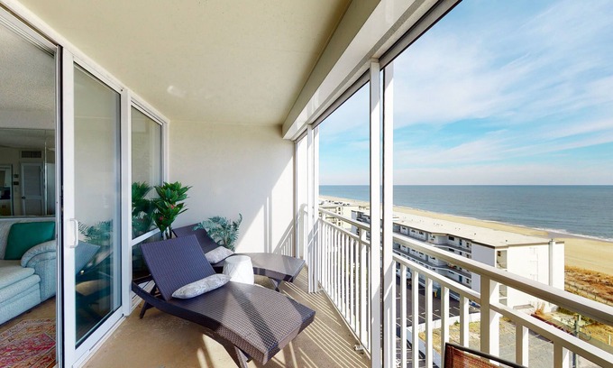 North Ocean City Condo | Convenient beachfront condo with balcony, pools, sauna, gym, AC, & game room