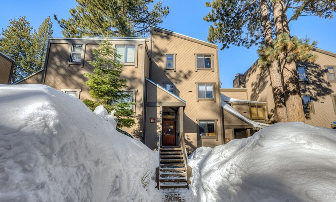 Truckee Condo | Convenient & comfortable dog-friendly condo w/Northstar Rec Center access