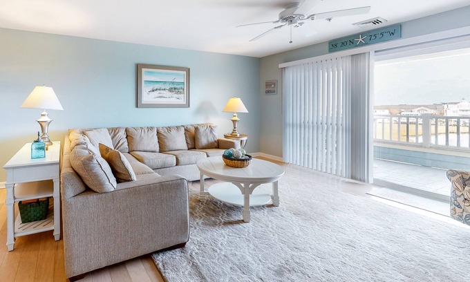 Heron Harbour Isle Condo | Convenient Condo w/Private Balcony, Water Views & Shared Pools