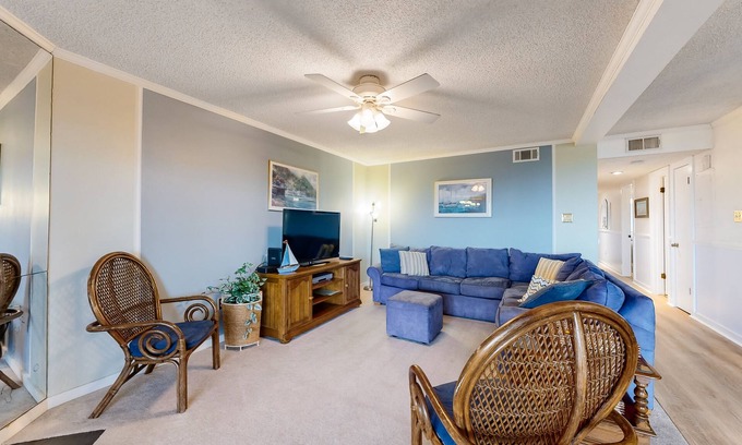 North Ocean City Condo | Convenient condo with outdoor pool, WiFi & private washer/dryer