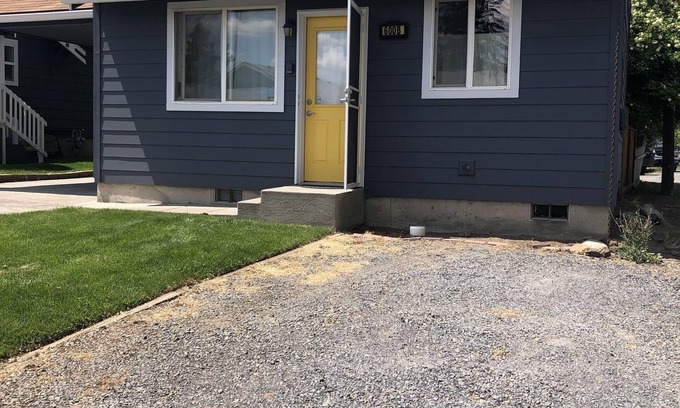 River West Cottage | Convenient & Cozy Cottage On Newport Near River, Downtown & Drake Park