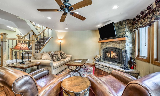 Vail Condo | Convenient East Vail 2 Bedroom Condo by Gorecreek Rentals
