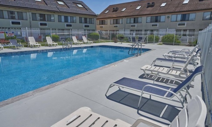 Teaticket Hotel | Convenient Falmouth Stay – Walk to Beaches, Ferry & Downtown Shops