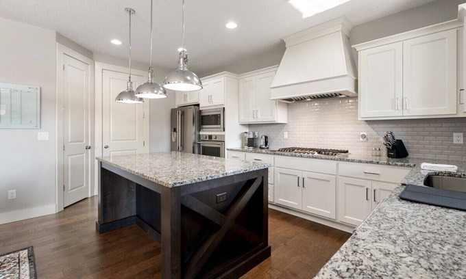 Felida House | Convenient Family Stay Close to Everything!
