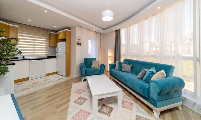 Konyaalti Apartment | Convenient Flat with Balcony in Konyaalti