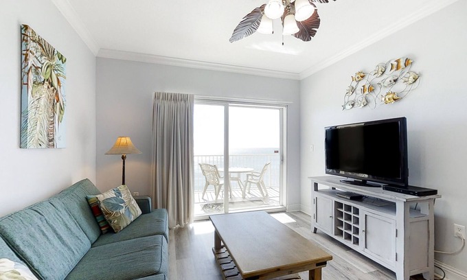 Gulf Shores Condo | Convenient Gulf-Front Condo w/Shared Pool, Hot Tub, Sauna, Private Balcony