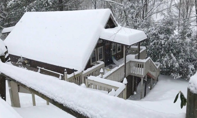 Blowing Rock Cabin | Convenient Location! Cozy Chalet near App Ski Mtn, Between Blowing Rock & Boone