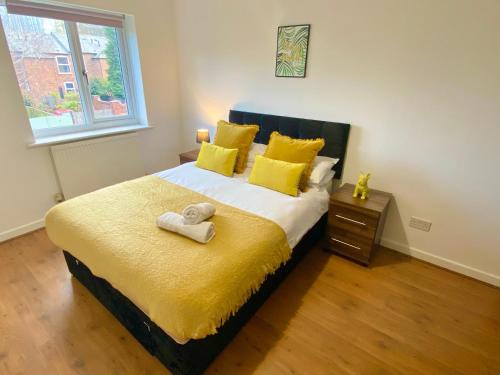 Salford Apartment | Convenient Manchester city centre 3BD with free parking