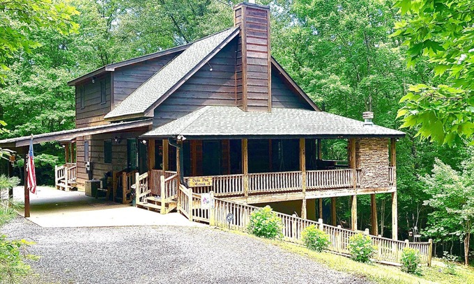 McCaysville Cabin | Convenient sanctuary, all paved roads, only 15 minutes to Downtown Blue Ridge.
