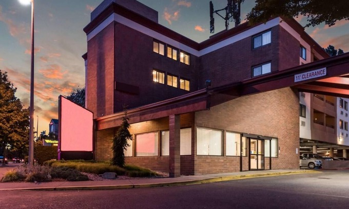 SeaTac House | Convenient Seattle Airport Accommodation! Relaxing Stay | Free Airport Shuttle