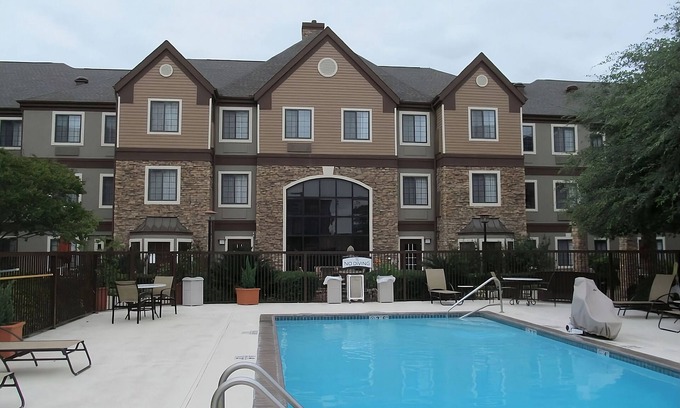 Vance Jackson Apartment | Convenient Stay! 2 Pet-friendly Units w/Full Kitchens, Free Breakfast!