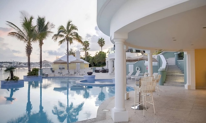 Paget Hotel | Convenient Stay! Outdoor Pool, FREE Parking Close to Point Pleasant Park!