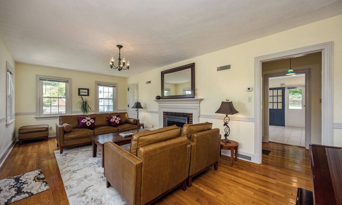 Harrisonburg Cottage | Convenient to JMU, Burg Dining and Downtown Bars, Right off Interstate 81