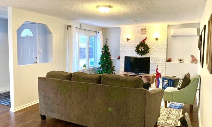 Lower Sackville House | Conveniently located 2BR Unit, close to shopping center