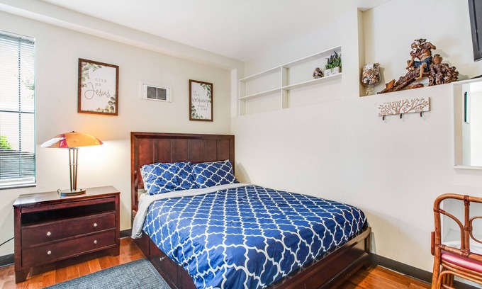 Mid-Beacon Hill Apartment | Conveniently located South Seattle studio with WiFi - close to downtown