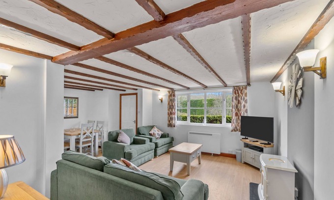 Saltash Cottage | Conveniently located to explore all that Cornwall and Devon have to offer